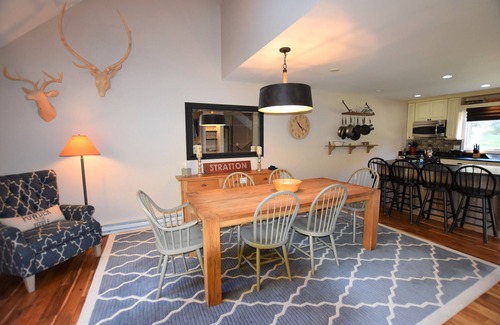 Stratton Mountain House | StylesBrook Townhouse - Great Location for Ski Families! Private EV charger!