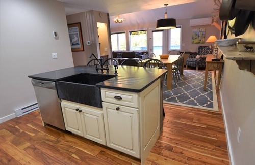 Stratton Mountain House | StylesBrook Townhouse - Great Location for Ski Families! Private EV charger!
