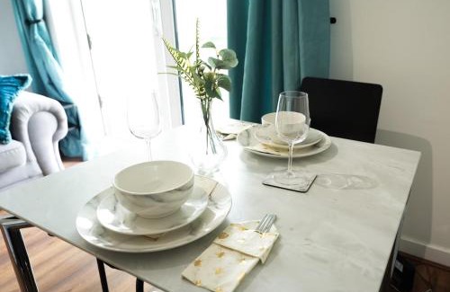 Bon-y-maen Apartment | Stylish 1-Bedroom Apartment sleeps 4