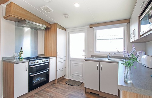 Swanage House | Stylish 12ft-wide caravan with one double and two twin.