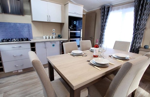 Swanage House | Stylish 12ft-wide caravan with one double and two twin.