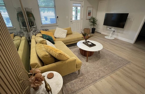 Arvada Condo | Stylish 1B/1B condo with amenities in heart of Olde Town Aravada