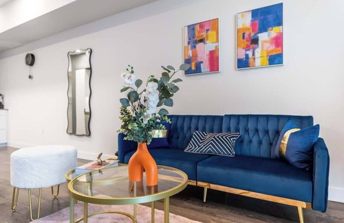 Melrose Bed & Breakfast | Stylish 1BD Retreat in Hollywood Pool&Free Parking