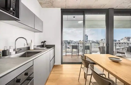 Nahalat Yitzhak Apartment | Stylish 1BR 56 SQM Apartment with balcony and free parking