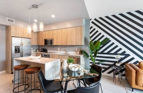 Edgewater Condo | Stylish 1BR + Den in the Heart of Miami