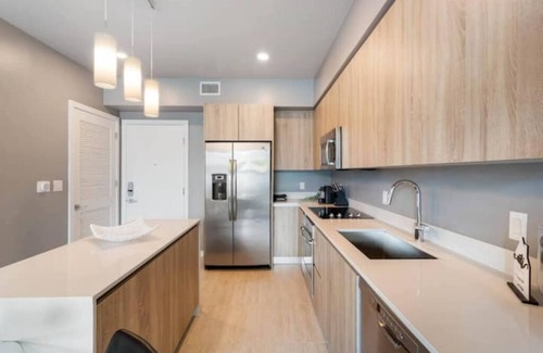 Edgewater Condo | Stylish 1BR + Den in the Heart of Miami