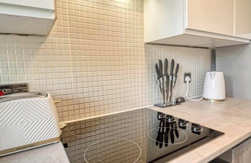 Walsall Apartment | Stylish 1BR Flat Near M6 with Free Parking