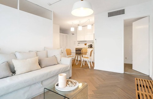 Bondi Junction Apartment | Stylish 1BR Haven in Bondi Junction