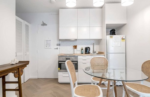 Bondi Junction Apartment | Stylish 1BR Haven in Bondi Junction