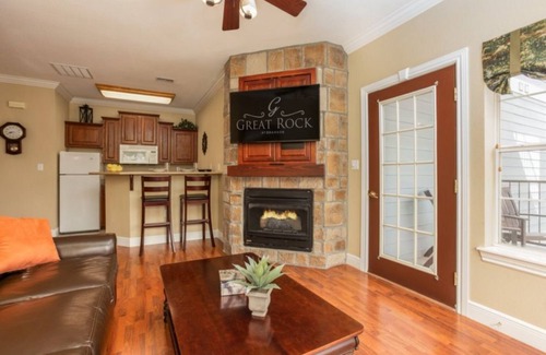Branson Hotel | Stylish 1BR Haven at Great Rock Retreat