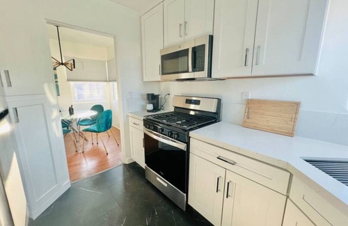 Kensington House | Stylish 1Br Retreat w/Garage AC Close 2 Everything