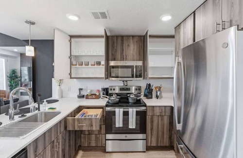 Downtown Salt Lake City Apartment | Stylish 1BR w Prkng, Near Temple Sq & Delta Center