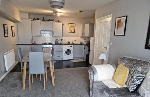 Coventry Apartment | Stylish 2-Bed Apartment - Sleeps 4 Parking & WiFi
