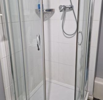 Coventry Apartment | Stylish 2-Bed Apartment - Sleeps 4 Parking & WiFi