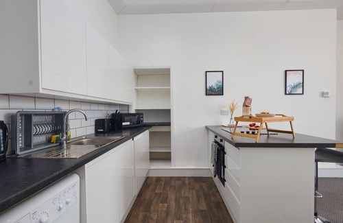 Leeds Apartment | Stylish 2 Bed Apt. Leeds Centre with FREE Parking - Contact us for better rates!