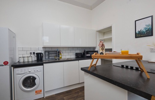 Leeds Apartment | Stylish 2 Bed Apt. Leeds Centre with FREE Parking - Contact us for better rates!