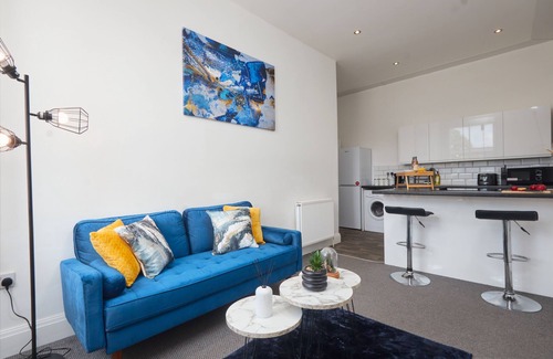 Leeds Apartment | Stylish 2 Bed Apt. Leeds Centre with FREE Parking - Contact us for better rates!