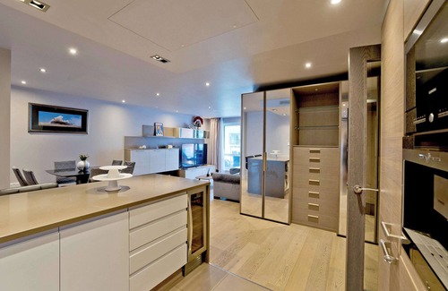 Sands End Apartment | Stylish 2 Bed Flat Chelsea Creek