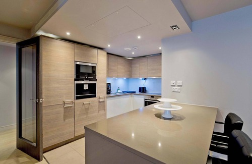 Sands End Apartment | Stylish 2 Bed Flat Chelsea Creek