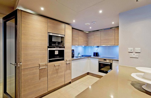 Sands End Apartment | Stylish 2 Bed Flat Chelsea Creek