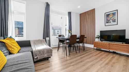 Higham Hill Apartment | Stylish 2-Bed flat in E17