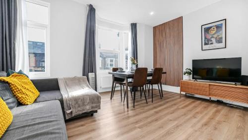 Higham Hill Apartment | Stylish 2-Bed flat in E17
