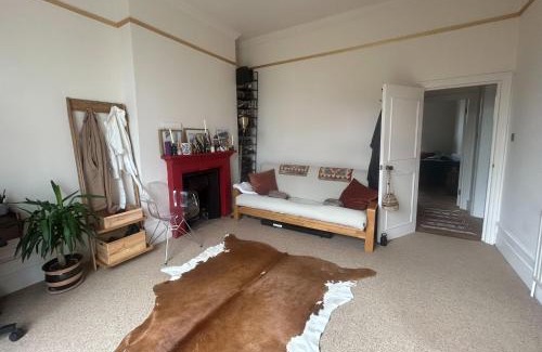 Stroud Green Apartment | Stylish 2-Bed Flat with Balcony & Garden Haringey