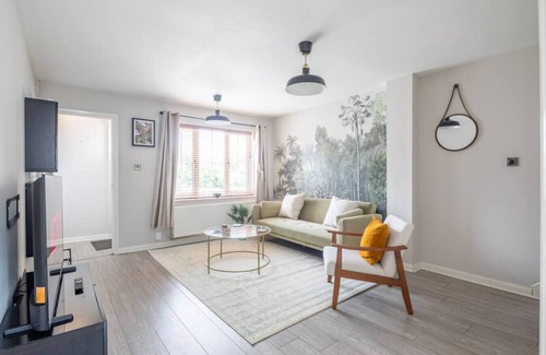 Cambridge Apartment | Stylish 2-Bed Home in Cambridge