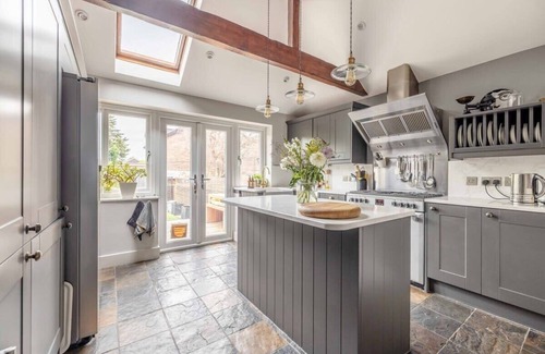 Windsor House | Stylish 2-Bed House With Office And Private Garden