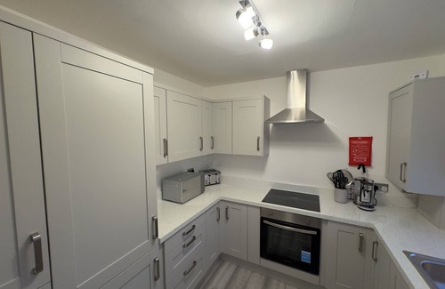 Forest Hill Apartment | Stylish 2-Bed Maisonette in Forest Hill | Balcony & Workspace