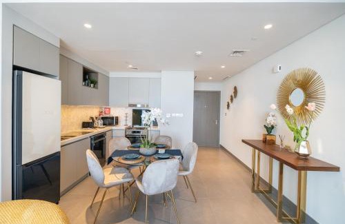 Dubai Apartment | Stylish 2-Bed Oasis with Pool in Peaceful Creek Harbour