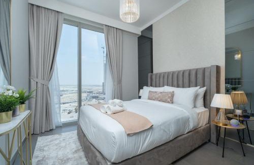 Dubai Apartment | Stylish 2-Bed Oasis with Pool in Peaceful Creek Harbour