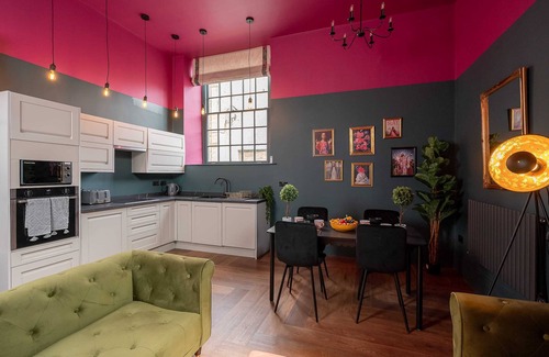 Barnard Castle Apartment | Stylish 2-Bedroom Chapel Apartment Retreat