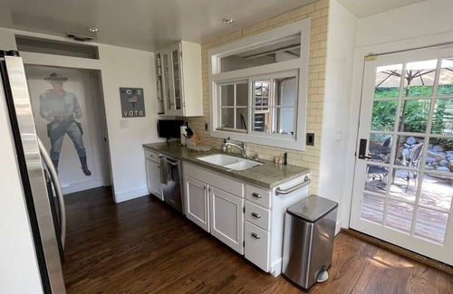 Sunset Junction House | Stylish 2-Bedroom House in the Heart of Silverlake