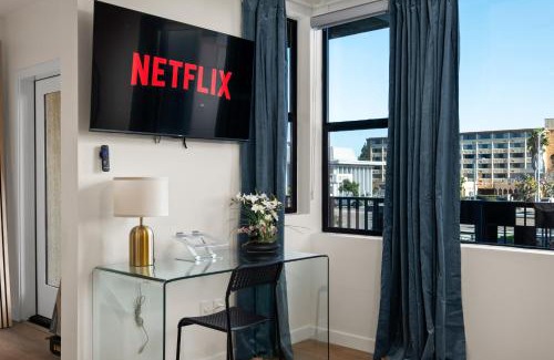 Roseville - Fleet Ridge Apartment | Stylish 2 Bedroom King Bed EVCharger Pet-Friendly Balcony