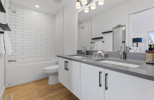 Banff Trail House | Stylish 2 Beds 2 Baths Townhome | Working desk