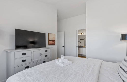 Banff Trail House | Stylish 2 Beds 2 Baths Townhome | Working desk