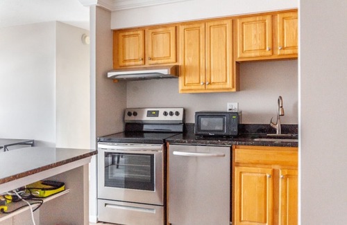 Downtown Hartford Apartment | Stylish 2 BR walkout Apartment in DT