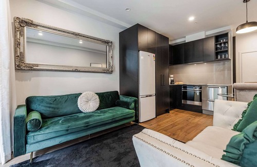 Auckland Central Business District Apartment | Stylish 2-Storey Retreat With Parking Zodiak Stays