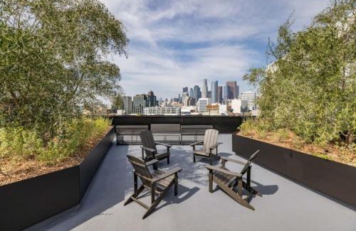 Little Tokyo Apartment | Stylish 2BD Haven with Scenic DTLA Views and Parking
