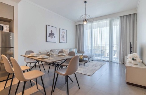 Dubai Apartment | Stylish 2BDR in Creek Harbor With Amazing View