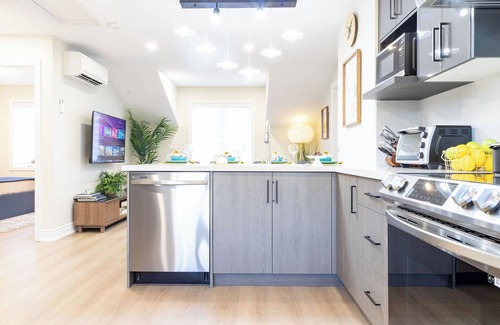 Cooksville Apartment | Stylish 2bed, 2bth Apt. Close to Malls & 25 Mins to Toronto