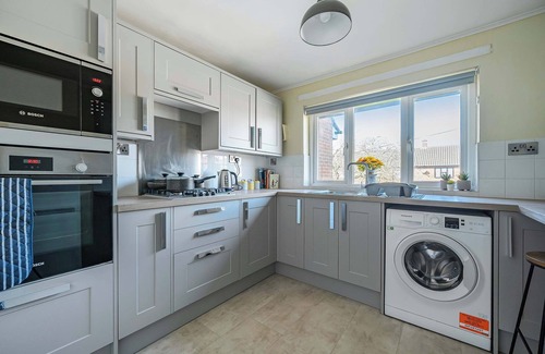 Wythenshawe Apartment | Stylish 2BR Apartment near MCR Airport