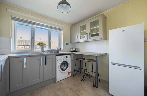 Wythenshawe Apartment | Stylish 2BR Apartment near MCR Airport