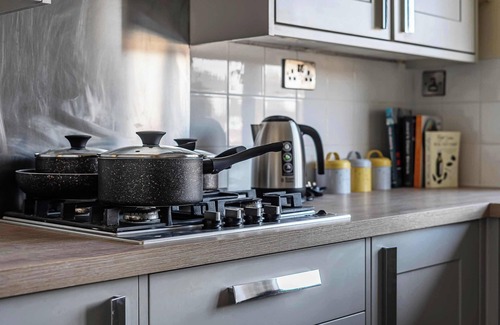 Wythenshawe Apartment | Stylish 2BR Apartment near MCR Airport