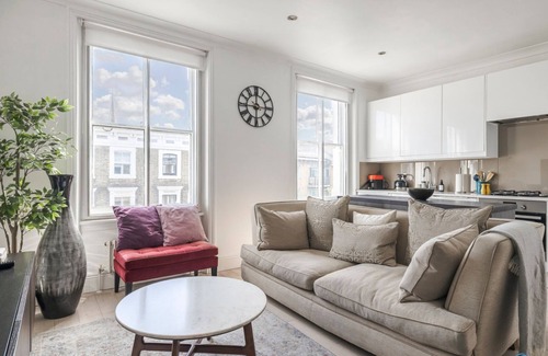 Redcliffe Apartment | Stylish 2BR Chelsea Penthouse w/Private Rooftop