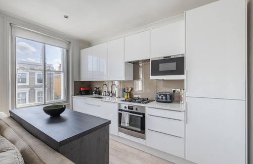 Redcliffe Apartment | Stylish 2BR Chelsea Penthouse w/Private Rooftop