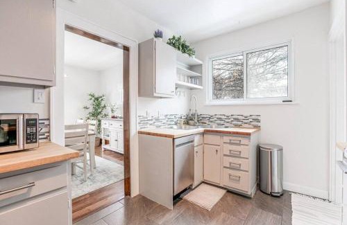 South Bend House | Stylish 2br Cozy Home 10min Drive from ND!