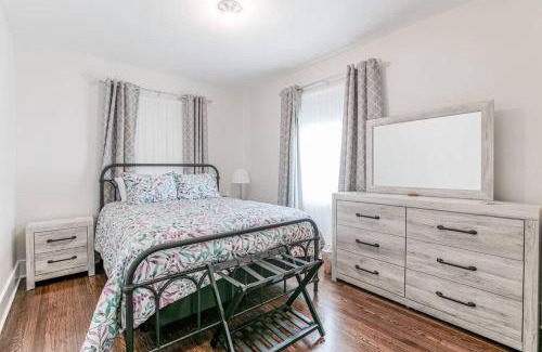 South Bend House | Stylish 2br Cozy Home 10min Drive from ND!