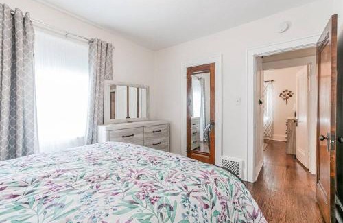 South Bend House | Stylish 2br Cozy Home 10min Drive from ND!